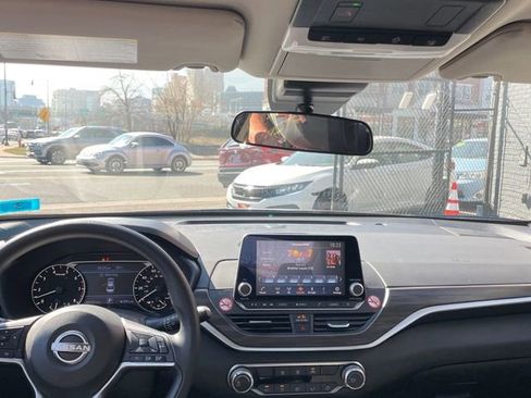 Used 2025 Nissan Altima 2.5 SV image 12