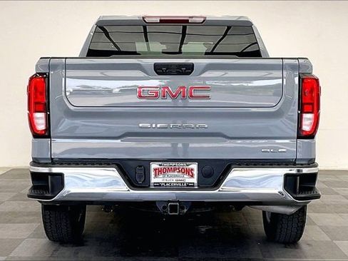 Used 2024 GMC Sierra 1500 SLE image 3
