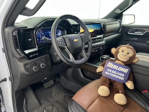 Used 2026 Chevrolet Silverado 1500 High Country AWD/4WD image 10