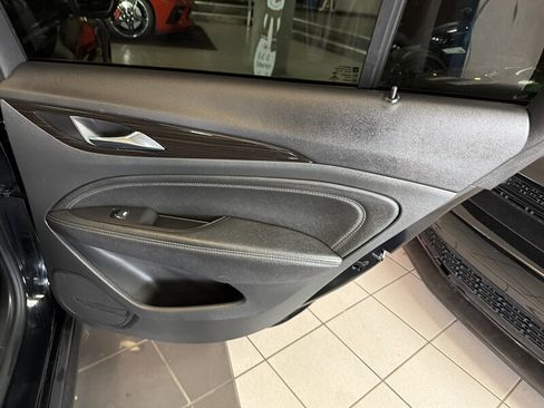 Used 2019 Buick Regal Essence w/ Driver Confidence Package I image 26