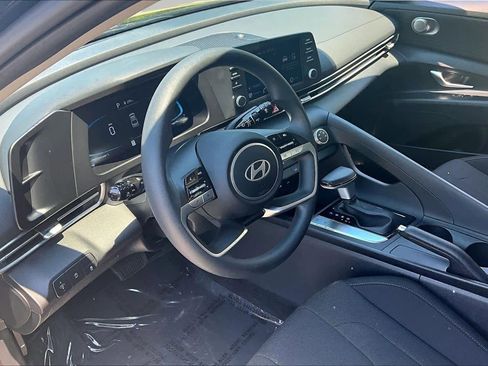 Used 2026 Hyundai Elantra SE FWD image 18