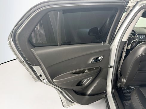 Used 2019 Chevrolet Trax LT w/ LT Convenience Package FWD image 25