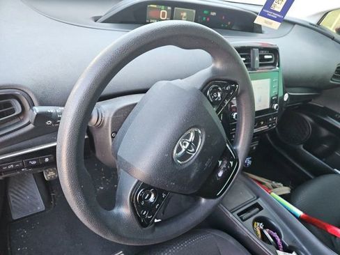 Used 2020 Toyota Prius LE image 4