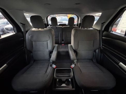 Used 2021 Ford Explorer XLT image 13