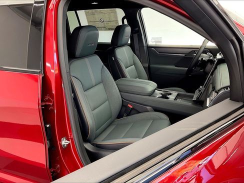 New 2026 GMC Acadia AT4 w/ Luxury Package AWD/4WD image 9