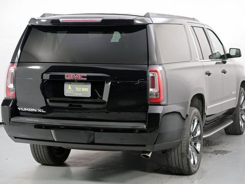 Used 2017 GMC Yukon XL SLT w/ Premium Edition image 56