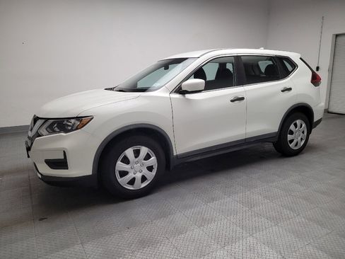 Used 2018 Nissan Rogue S image 2