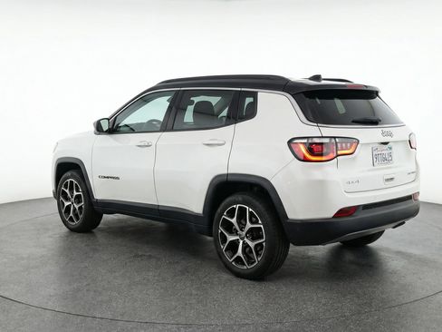 Used 2025 Jeep Compass Limited image 6