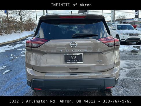 Used 2025 Nissan Rogue SV w/ SV Premium Package image 12