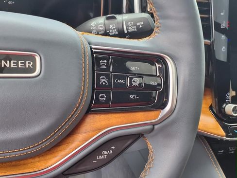 Used 2024 Jeep Grand Wagoneer Series III image 23