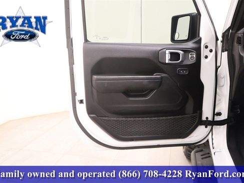 Used 2023 Jeep Gladiator Willys image 8