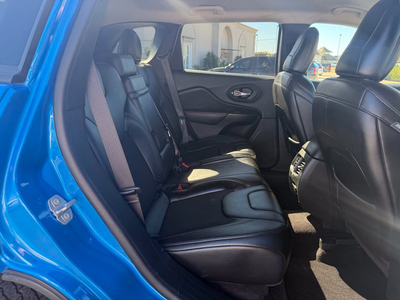 Used 2019 Jeep Cherokee Trailhawk w/ Cold Weather Group AWD/4WD image 18