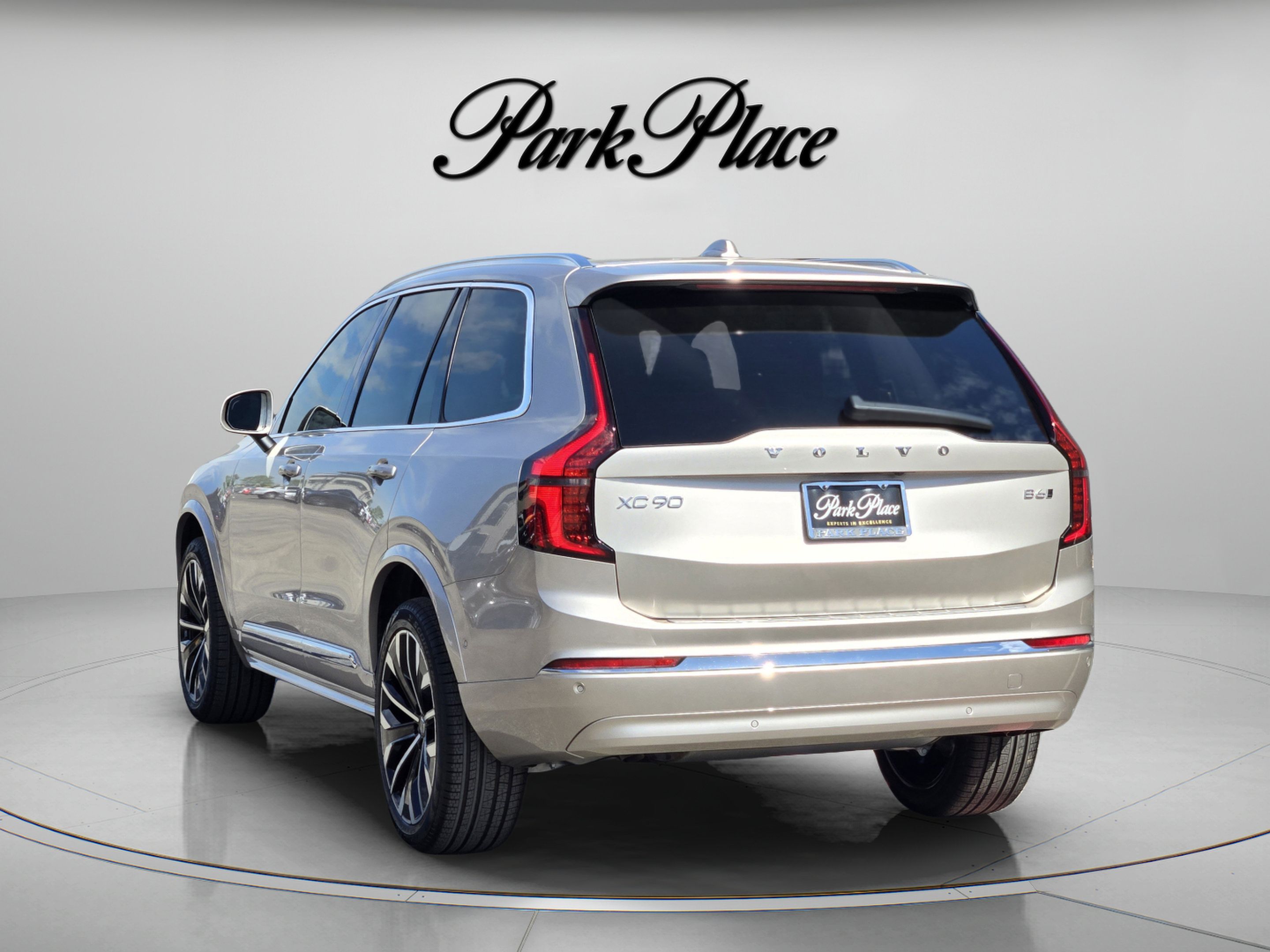 Used 2026 Volvo XC90 B6 Plus w/ Protection Package Premier AWD/4WD image 3