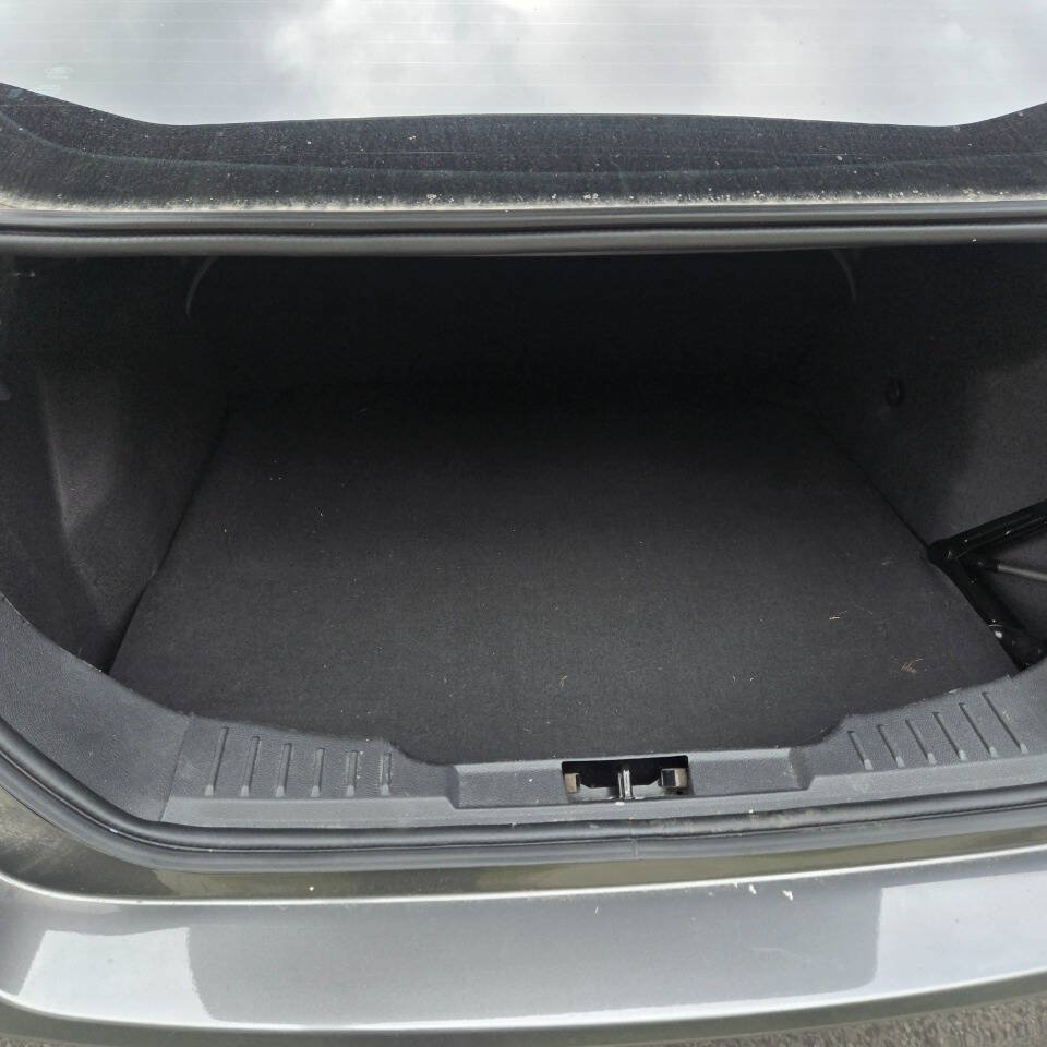 Used 2014 Ford Focus SE w/ SE Winter Package FWD image 15