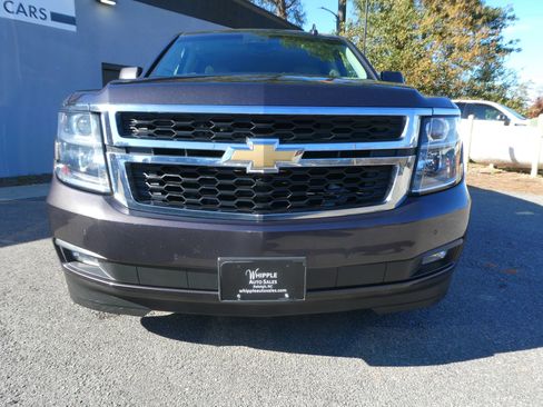 Used 2018 Chevrolet Suburban LT image 2