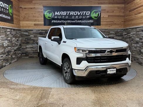 Used 2022 Chevrolet Silverado 1500 LT image 2