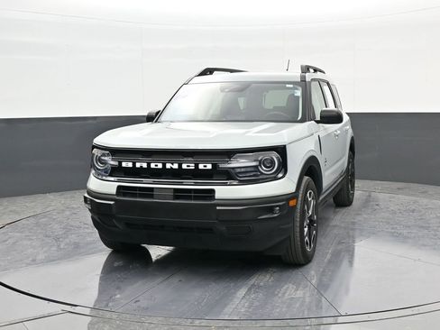 Used 2023 Ford Bronco Sport Outer Banks w/ Tech Package image 3