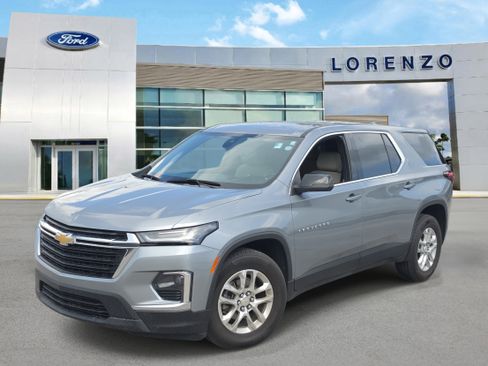 Used 2023 Chevrolet Traverse LS FWD image 1