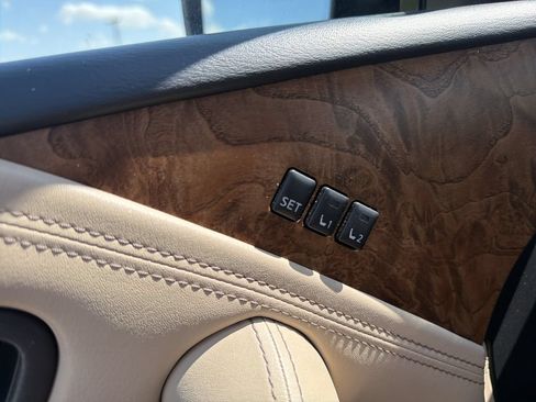 Used 2023 Nissan Armada SL w/ Captain's Chairs Package RWD image 42