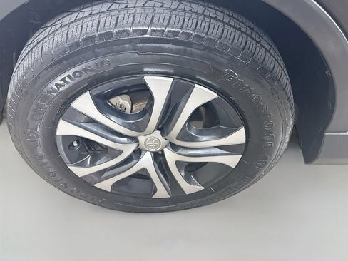 Certified 2018 Toyota RAV4 LE FWD image 9