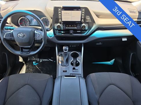 Used 2021 Toyota Highlander LE FWD image 14