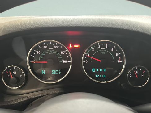 Used 2012 Jeep Wrangler Unlimited Rubicon w/ Connectivity Group AWD/4WD image 23