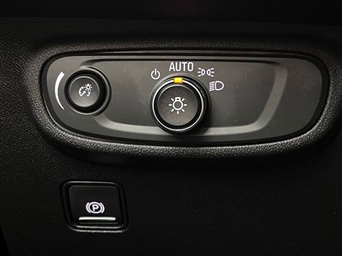 Used 2022 GMC Terrain SLE w/ Driver Convenience Package image 26