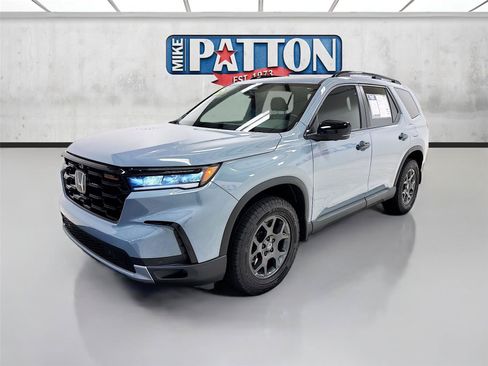 Used 2025 Honda Pilot TrailSport image 3