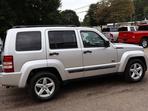 Used 2009 Jeep Liberty Rocky Mountain AWD/4WD image 10