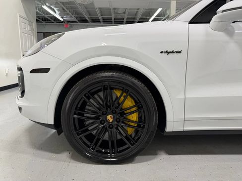 Used 2023 Porsche Cayenne Turbo S image 8