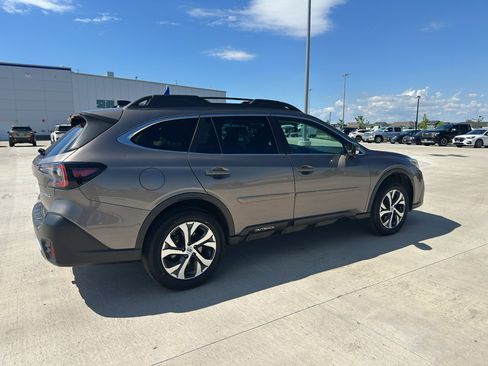 Used 2022 Subaru Outback Limited AWD/4WD image 5