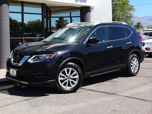 Used 2020 Nissan Rogue SV FWD image 2