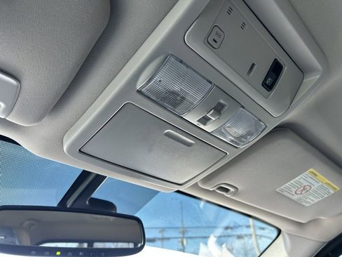 Used 2018 Nissan Titan SL w/ Chrome Package image 25