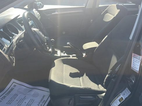 Used 2016 Volkswagen Golf S image 10