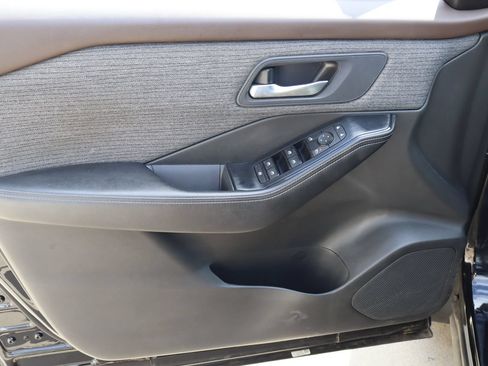Used 2023 Nissan Rogue SV AWD/4WD image 19