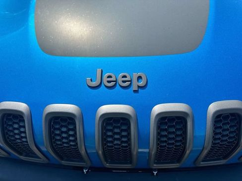 Used 2018 Jeep Cherokee Trailhawk w/ Cold Weather Group AWD/4WD image 22