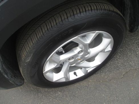 Used 2025 Chevrolet Trax LS w/ LS Convenience Package FWD image 14