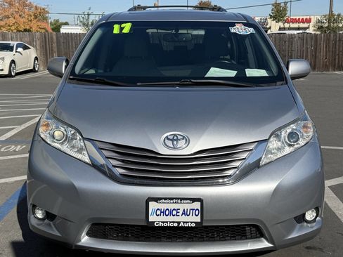 Used 2017 Toyota Sienna image 2
