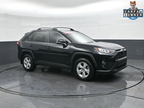 Used 2021 Toyota RAV4 XLE w/ Convenience Package image 4