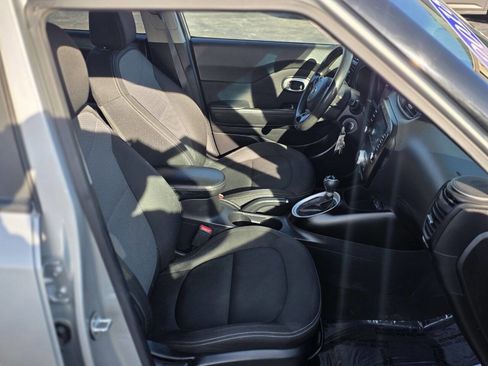 Used 2018 Kia Soul + image 10