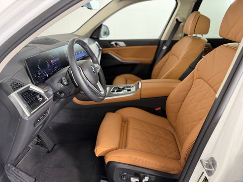 Used 2026 BMW X7 xDrive40i w/ Premium Package AWD/4WD image 5
