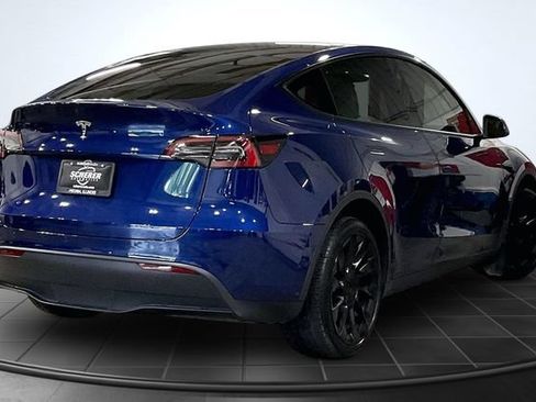 Used 2025 Tesla Model Y Long Range RWD image 2