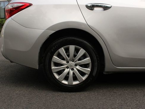 Used 2015 Toyota Corolla LE FWD image 5