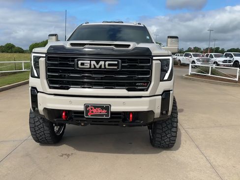 Used 2026 GMC Sierra 2500 AT4 w/ AT4 Premium Plus Package AWD/4WD image 3