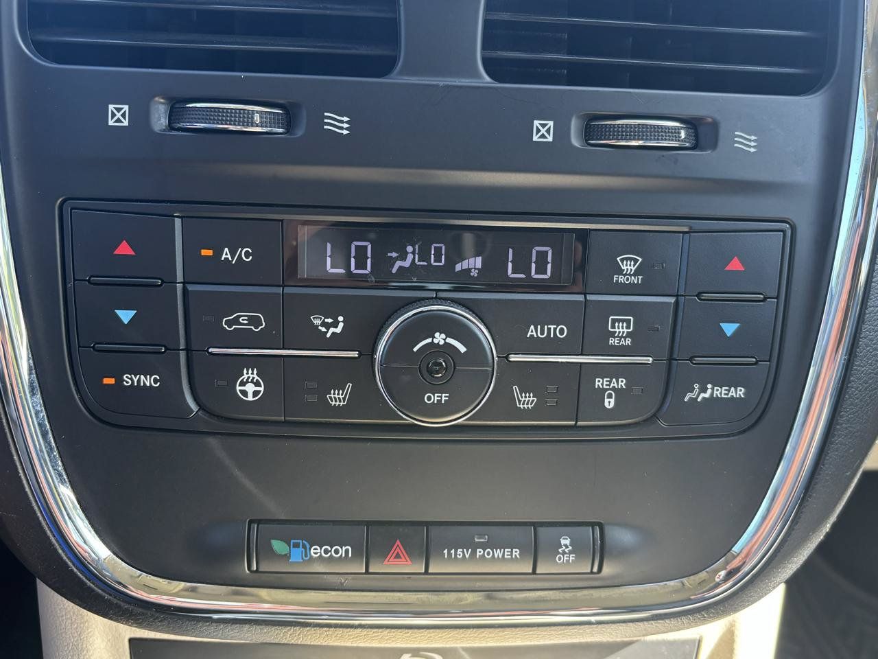 Used 2014 Chrysler Town & Country Touring-L w/ Driver Convenience Group FWD image 14