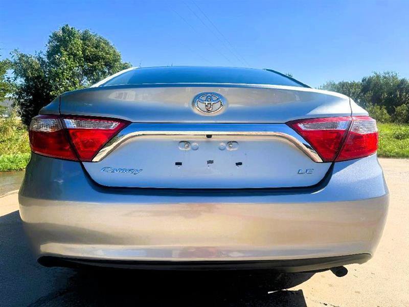 Used 2015 Toyota Camry LE FWD image 17