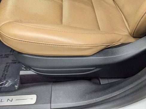 Used 2021 Lincoln Corsair Reserve image 18