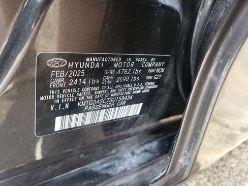 Used 2025 Genesis G70 2.5T RWD image 7