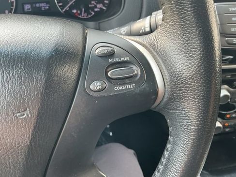 Used 2014 Nissan Pathfinder SV AWD/4WD image 16