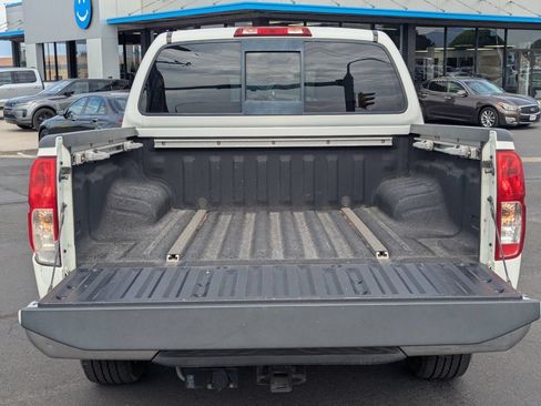 Used 2015 Nissan Frontier SV w/ SV Value Truck Package AWD/4WD image 7